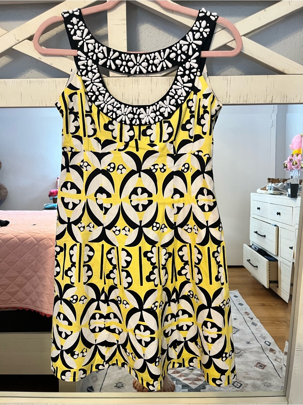 Nanette Lepore vintage
Yellow & Black Printed Beaded-Neck Mini Dress